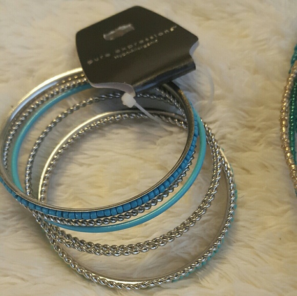 Beaded Turquoise Necklace & Bracelet Set - Picture 3 of 4